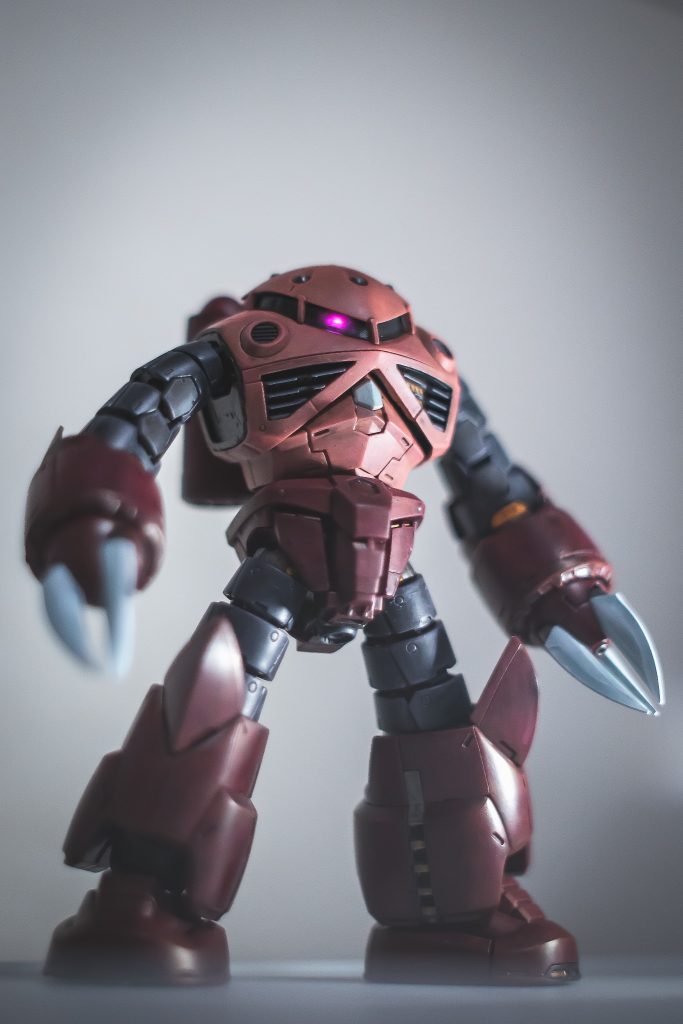 色分けはメンド…いえ、設定に準じて2色にしてみました。手足のフレームとダクト内はチラ見せゴールドで。ま、わかんないですけど。モノアイはLEDで。