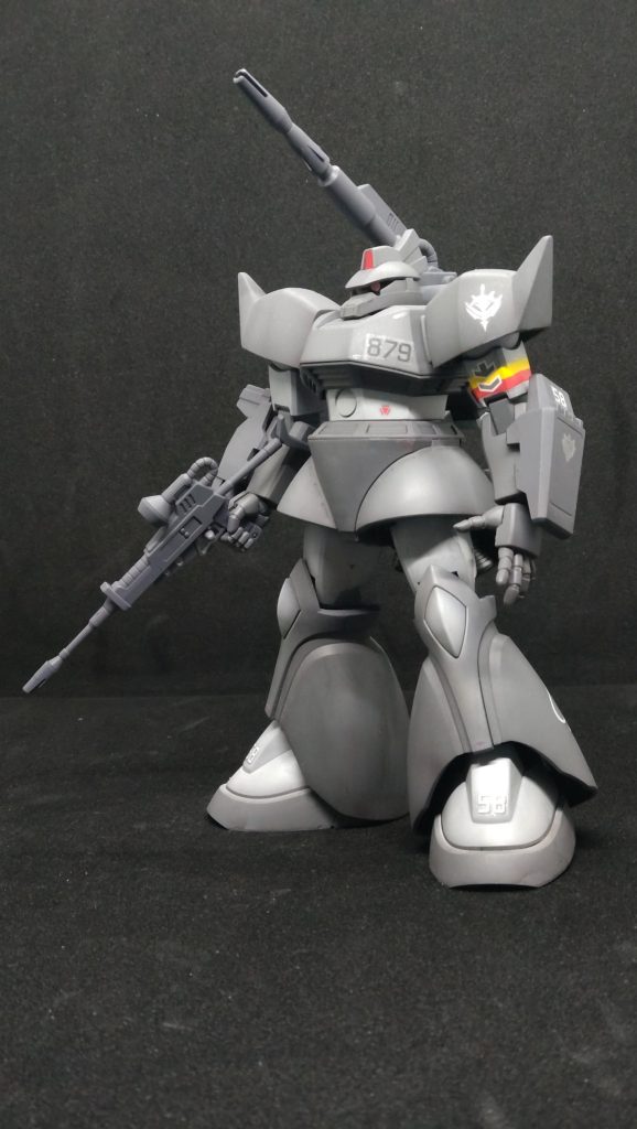 サクッと手が進んでこうなりました。足も部品毎ではなく、組んでしまってからマスキングなしのフリーハンドで塗ってしまいました。