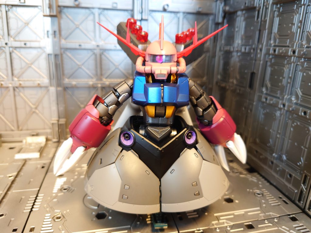 RGのジオングのパーツが大きくバランスをとるのに苦労しました。