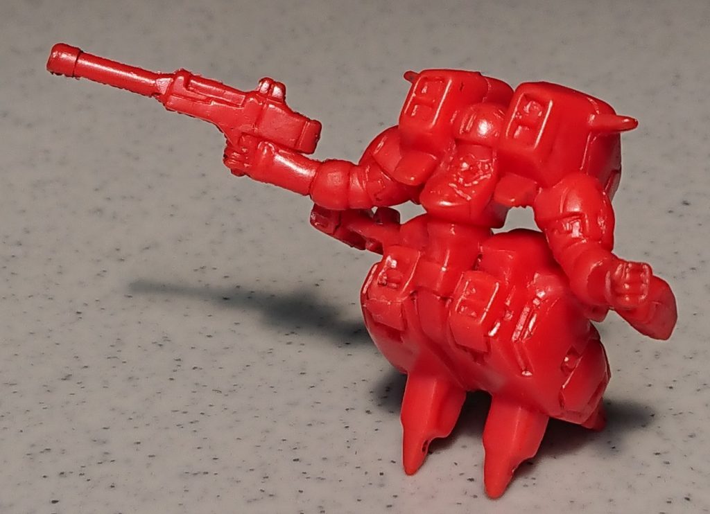 キットは４～５cmの塩ビ製。遊びで塗った塗装を落とした状態です。サーフェイサーを吹いてエナメル塗装につや消しトップコートしました。