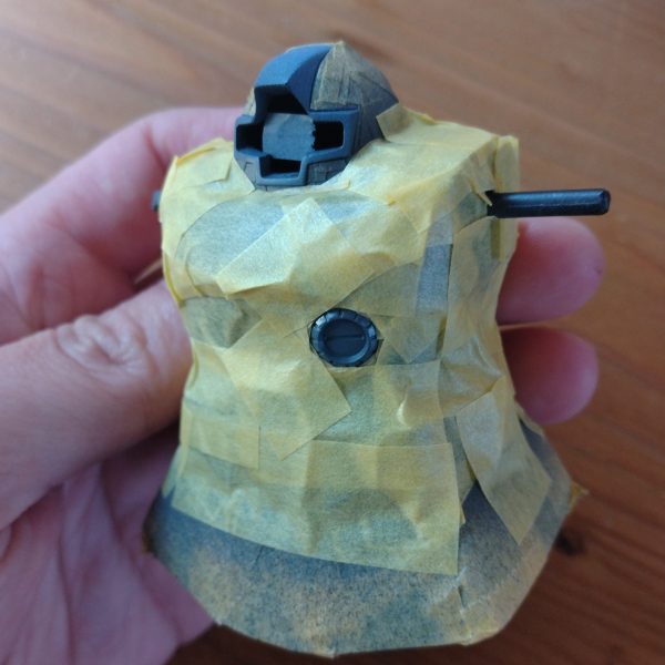モノアイまわりとスプレッドビーム塗装のための全身マスキングテープの消費ハンパねぇー笑でも塗り終えて剥がして上手くいってた時のカタルシス…それこそ旧キットの醍醐味かなと思いますね。しかし間もなく来たるは週末、仕上がるのは週明けですなぁ😩