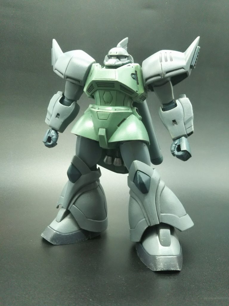 シーマ機と同様に股関節を少し前に出しています。