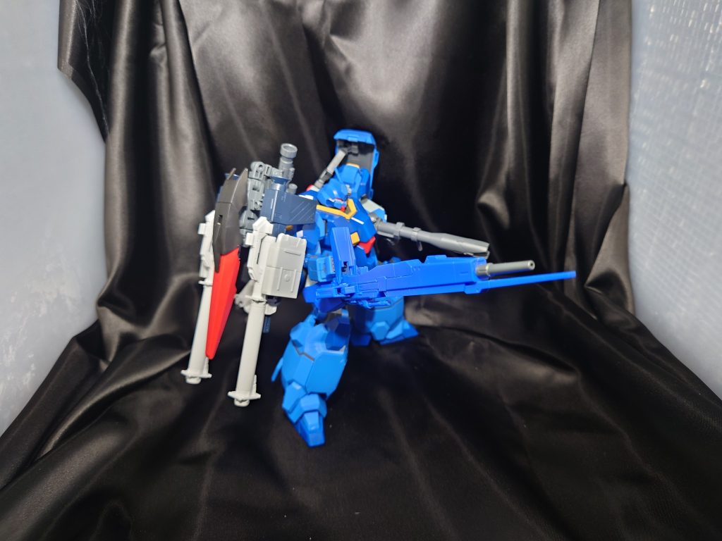 バックパック右側にフレキシブルアーム増設とそこにZガンダムのシールドとニューガンダムのバズーカ、オプションパーツのミサイルポッドを増設、最初はZガンダムのシールドを使う予定だったのですが後に変更しました