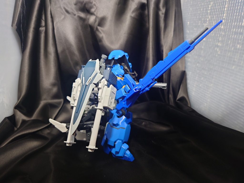 右側フレキシブルアームのシールドをZガンダムのものからシナンジュ・スタインのシールドに変更