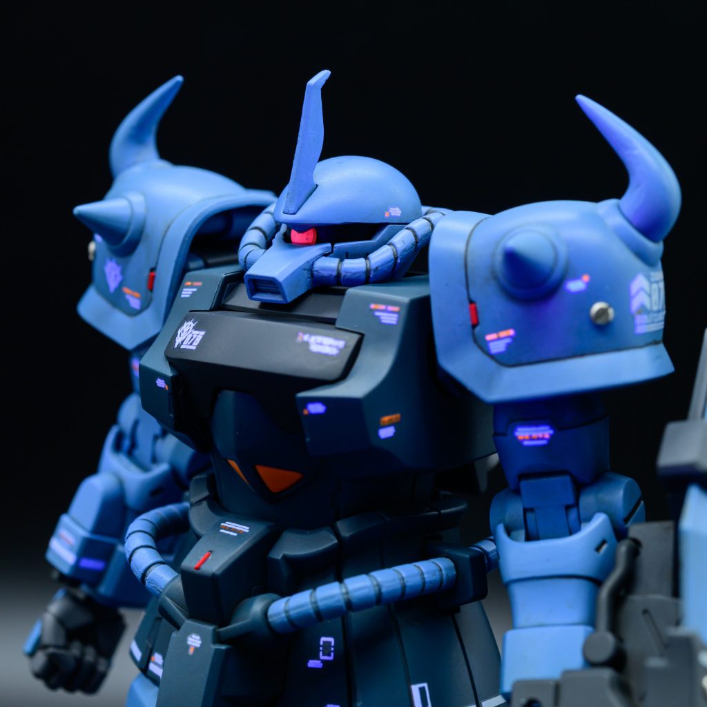 アクセントにレッドチップを貼りました。