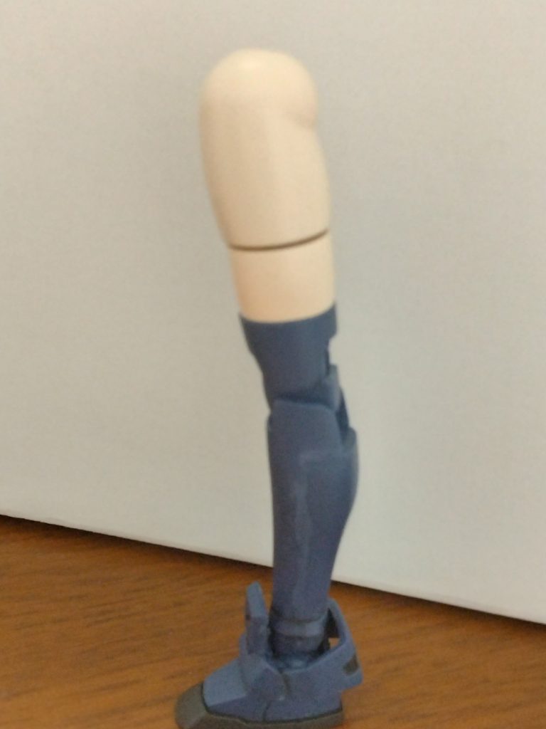 スパッツの太もも部分のモールドを埋めて肌色に塗装スカートのおかげでほとんど見えない無駄な加工ｗ