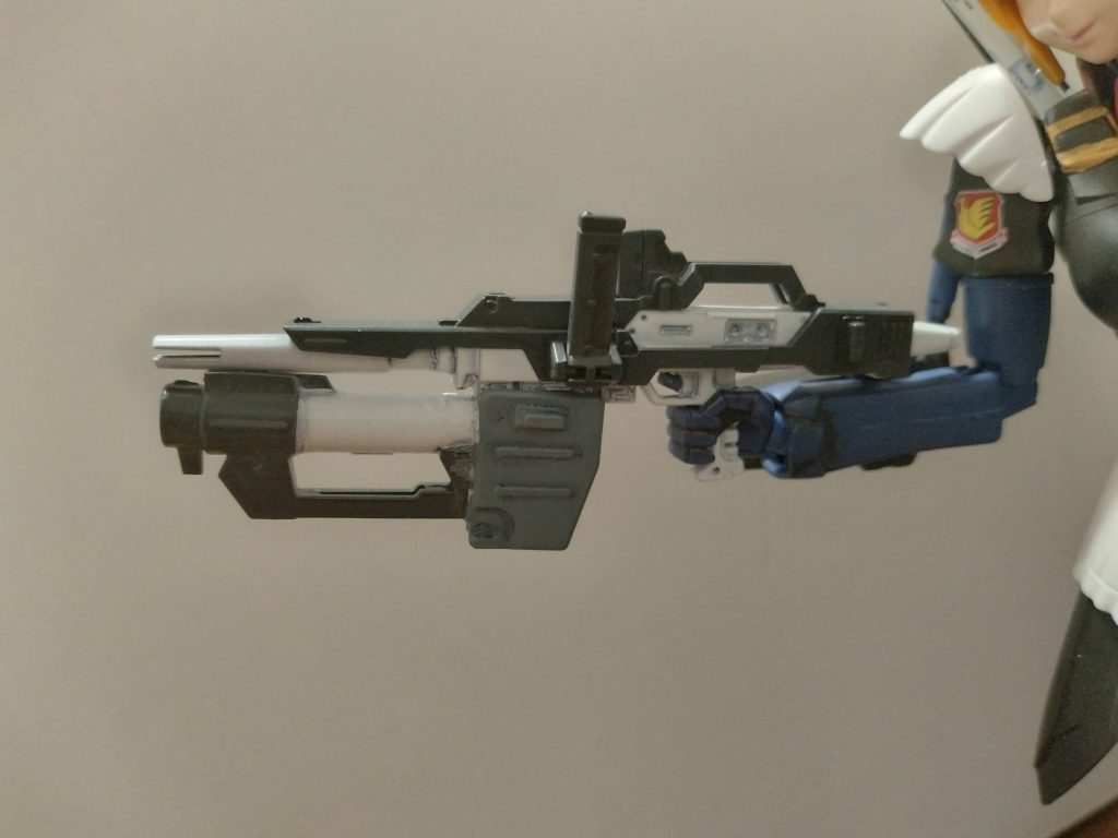 武装は大好きなmk-Ⅱのビームライフル+ソードオフバズーカ配色はνガンダムのビームライフルの白黒ツートンカラーで