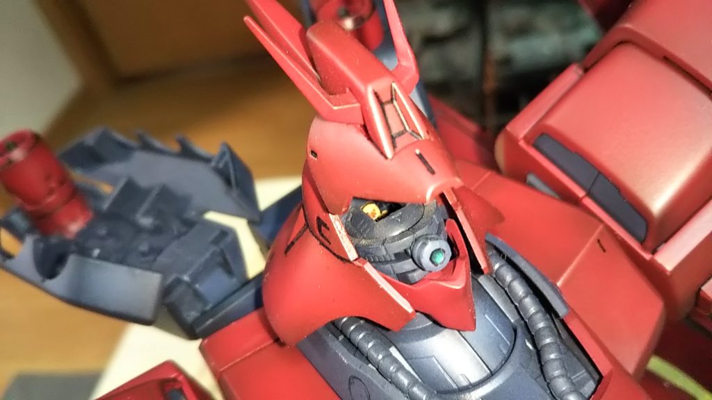 このキットにはパイロット（シャア・アズナブル（総帥だけど大佐））がついています