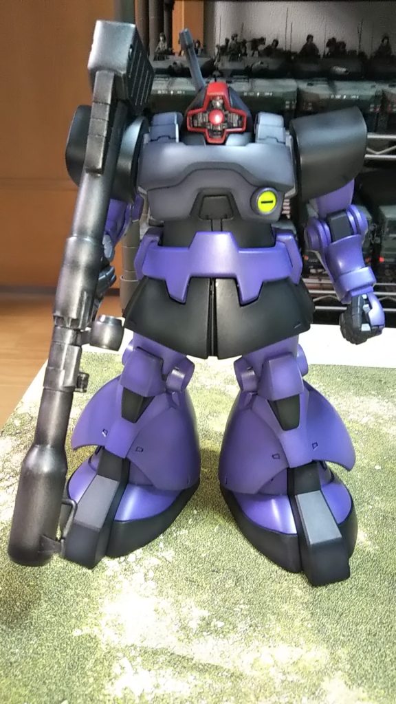 正面💦AIに聞いてみた「コンスコンチャレンジ」とは、主にガンプラの愛好家の間で行われている、劇中の「コンスコン機動部隊」を再現するために12機のリック・ドムを製作・完遂するという非公式のチャレンジ企画です。同じ機体を12機も組み立て・塗装する必要があるため、作業の継続力と「ドム愛」が試されます。らしい