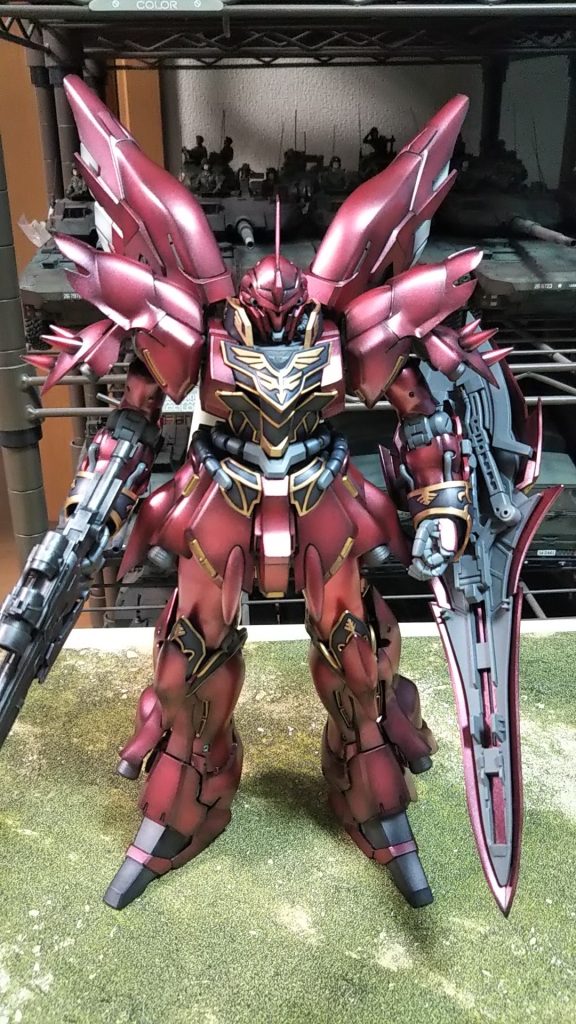 正面💦当時は赤にパールのしたやうな色で塗装しましたが今回、プルツーのキューベレイさんの塗料が余ってたので今の作風（グラデーション）でメタリックにしました💦