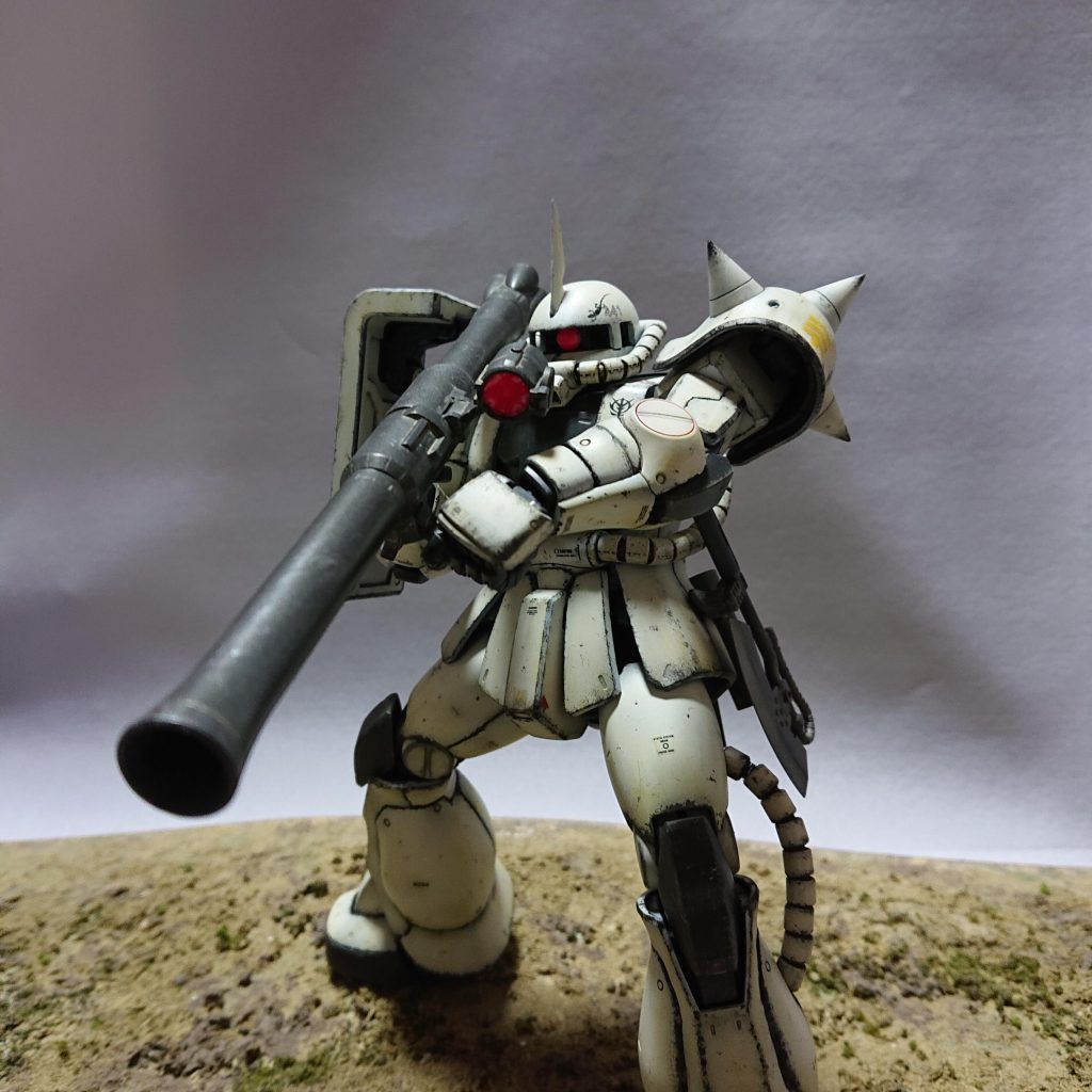 バズーカも含めウエザリングマスターのサンドを全体に擦り付けて陸戦タイプ感をアップ