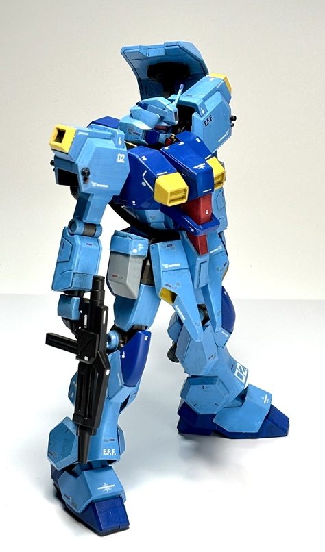 肩アーマーはグスタフ・カール用(閃ハサ版グスタフ・カール(00型)の余剰パーツ)をそのまま取り付け。武装はグスタフ・カール付属のジェガン用ビームライフル。