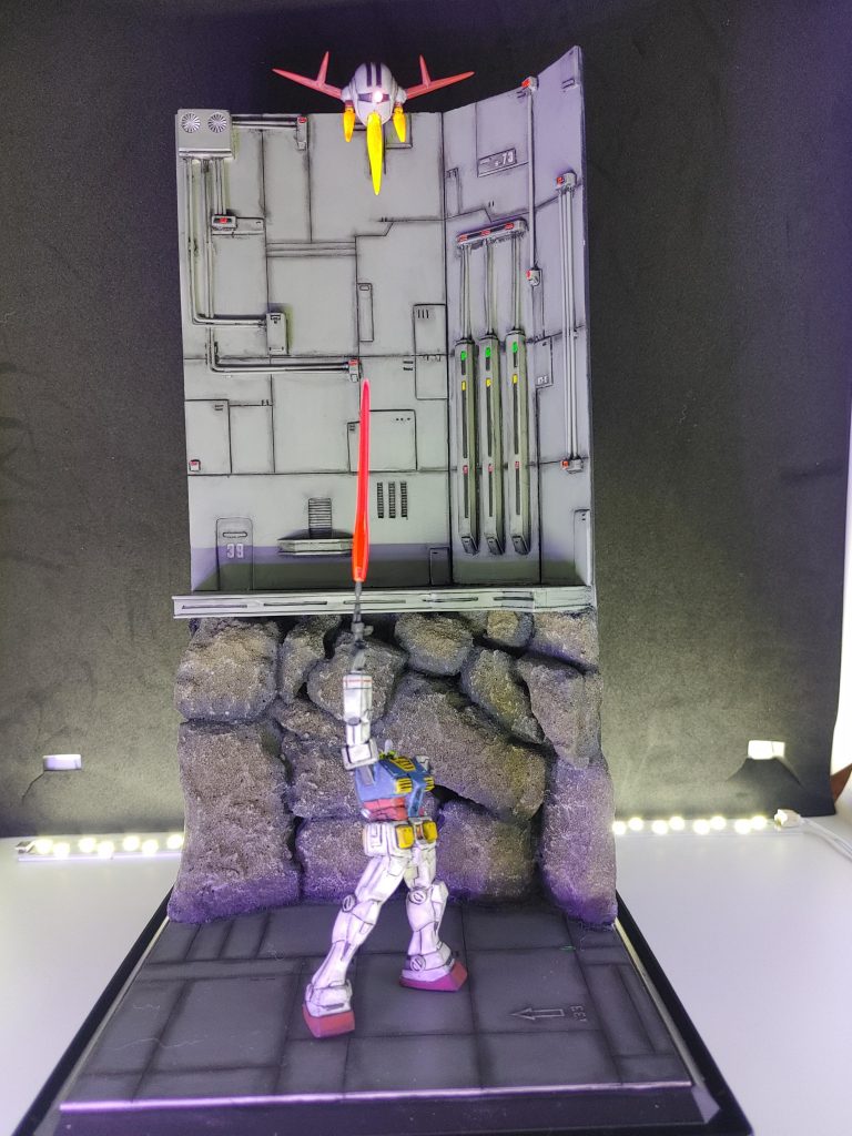 購入してもらいしばらくたって、ゾゴックに行き詰まってジムを作っていたそんなある日娘が「ねぇ、ワタシが買って来てあげたヤツ作らないの？」と言ってきました。ンンン～‼️娘にそんなこと言われたら作ってやろうじゃないの‼️ってなりますよね？世の娘さんお持ちのオヤジならば‼️ってコトでゾゴックとジムを放り出して制作開始❗