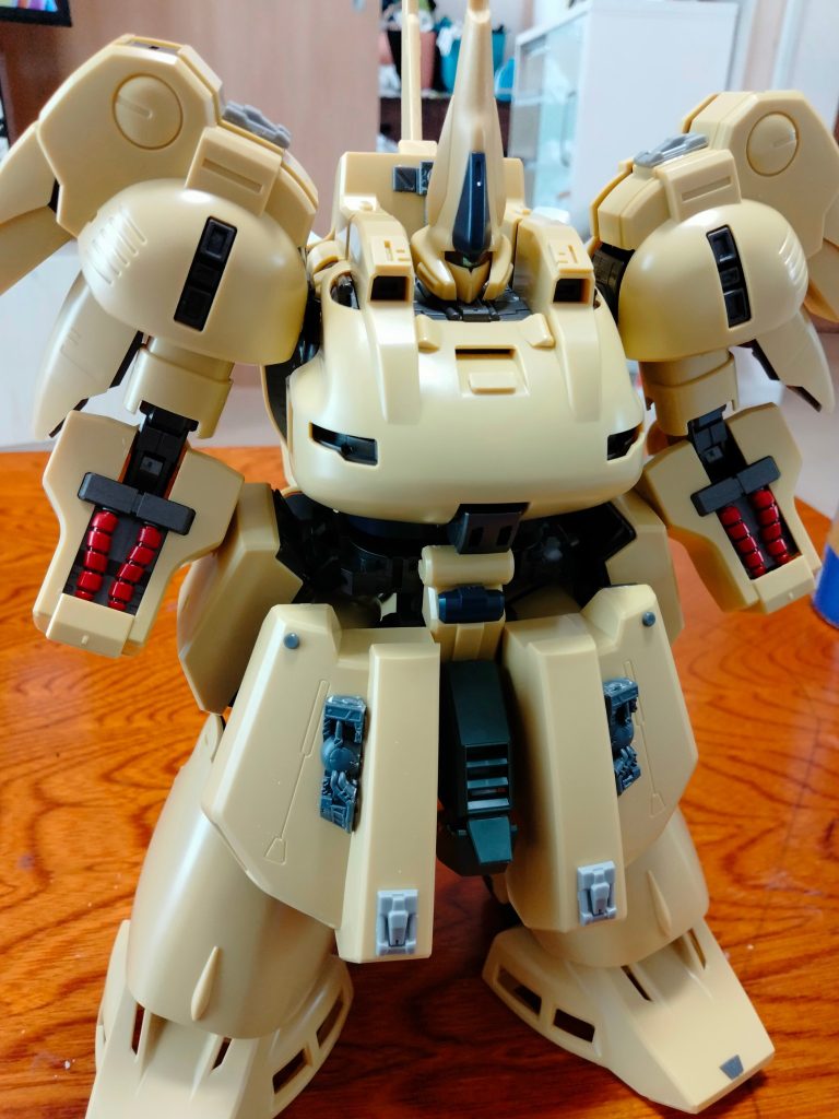 ジャンクパーツで貼り付け。色々妄想しながら貼って着けての作業が一番好きかもしれません😋