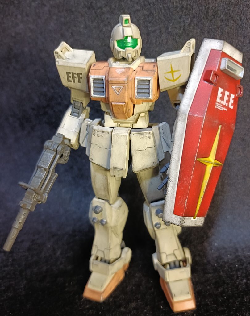 陸戦型ジム正面。色んな作品で登場するノーマルシールドの陸戦型です。全塗装して程々汚してますｗ