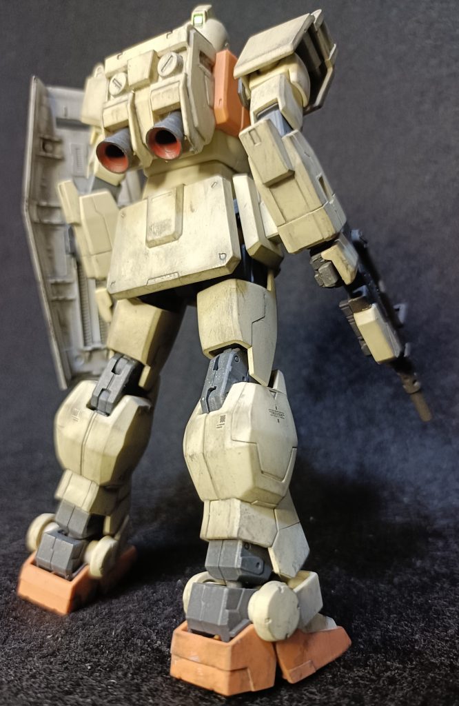 背面。とても良キットです。昔は箱積みだったこのキットも今はなかなかお目にかかれません。陸戦型ガンダムやEｚ８は再販多いのに。。某中古屋さんヤバ値、、３倍は高すぎです。。