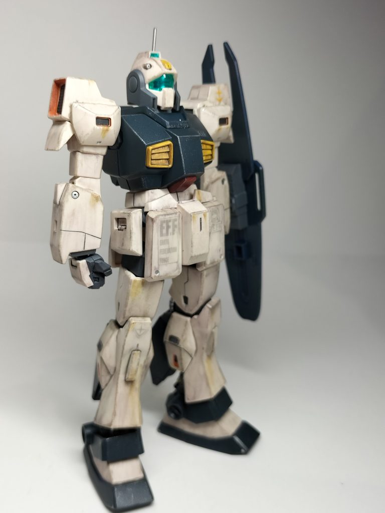 ほぼパチ組です(gundam-kao6)ネービーブルーはトーンを落とした色味で塗りました✨️アンテナは折れちゃったのでハリガネに変更しています(gundam-kao5)