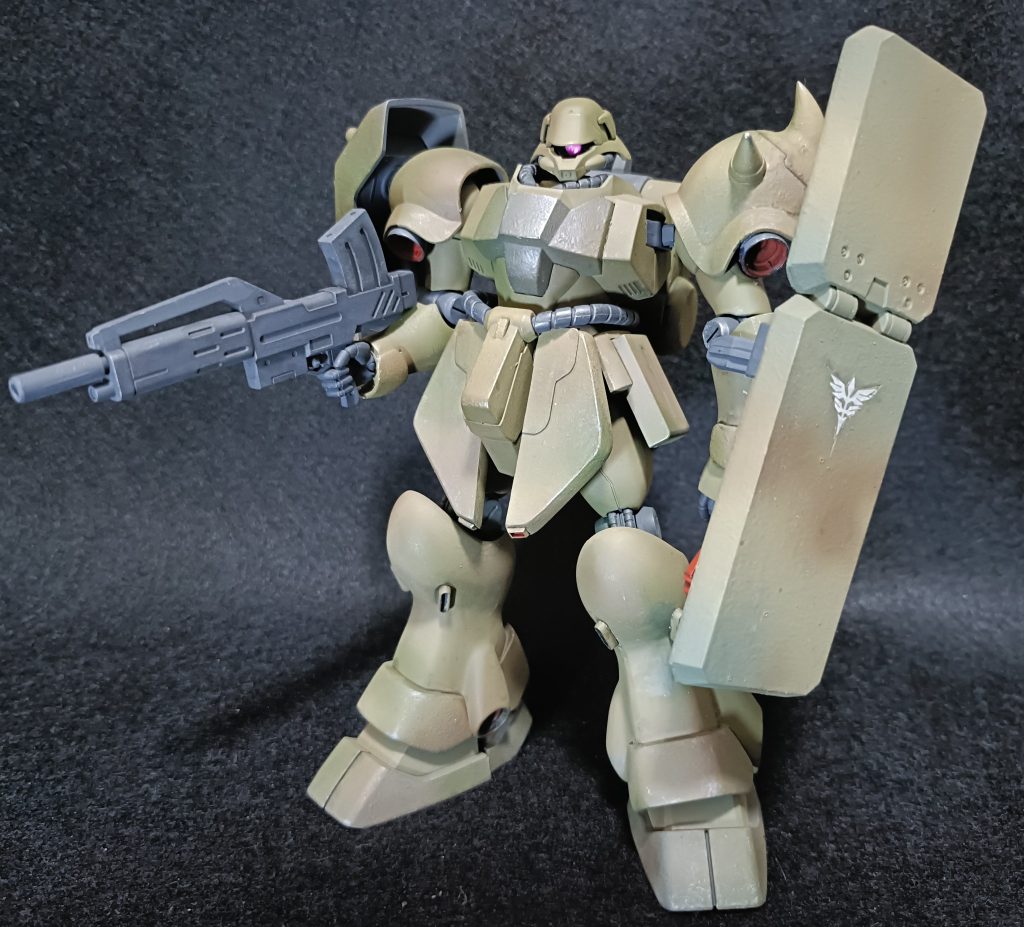 一般機前から。差し替えで一般機にできるようにしてみました。よく見ると各パーツにザラザラな部分がありますが、溶きパテで鋳造加工をイメージして荒らしてます。