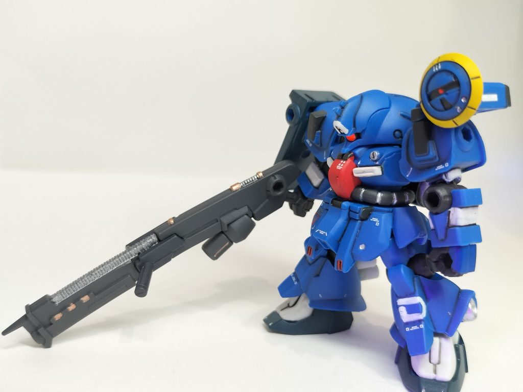 続いて第2種兵装。およそガシャポンとは思えない大きさの武器です(zaku-kao10)