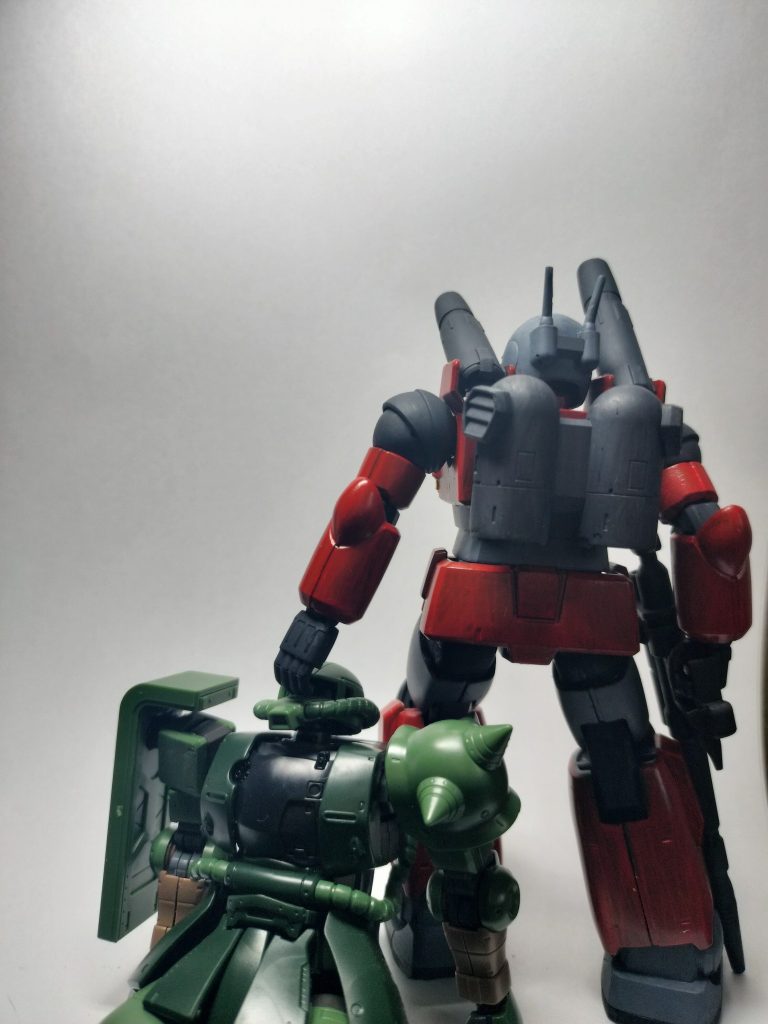 ザクを引きずるシーン