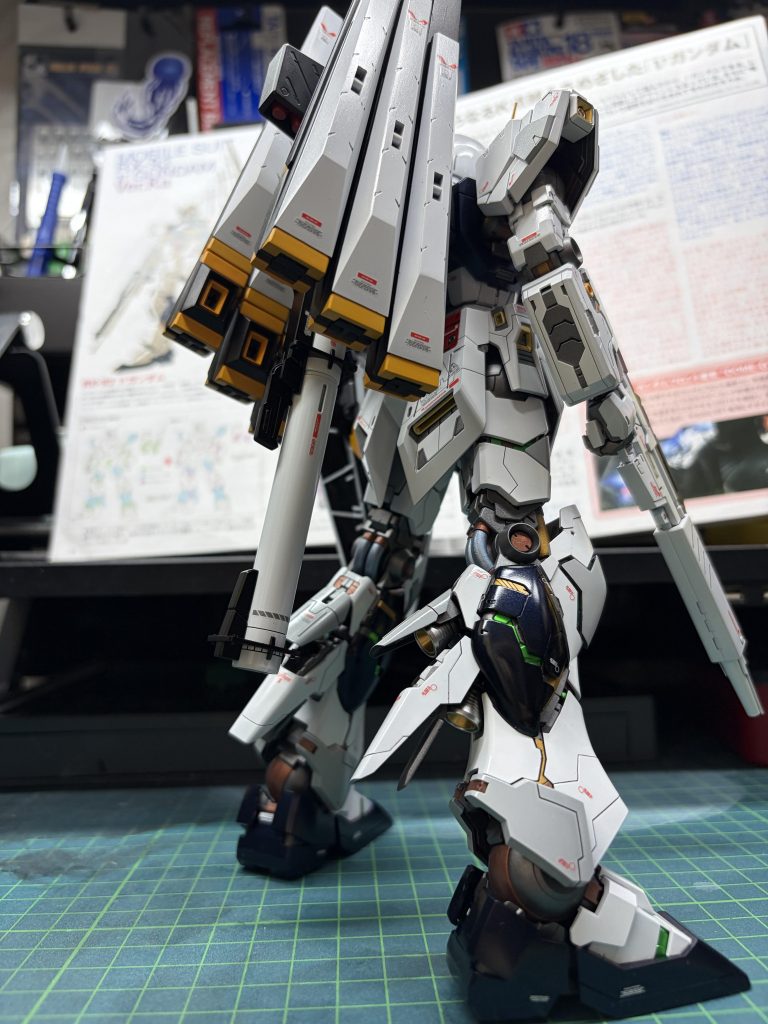 νガンダム–7枚目/制作者：Rozeluxe