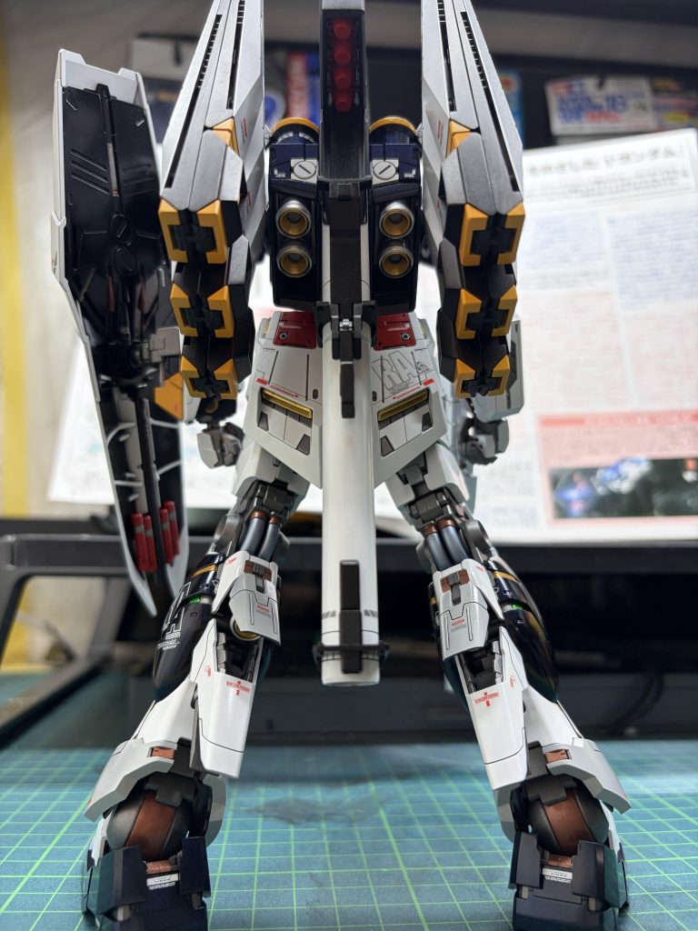 νガンダム–6枚目/制作者：Rozeluxe