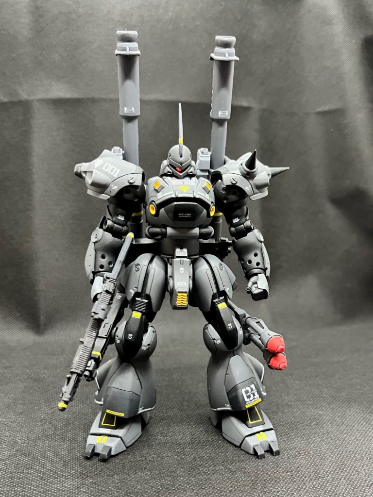 「ケンプファー（Kämpfer）」は、ドイツ語で**「戦士」「闘士」「闘う人」**を意味するそうで、言葉どおりに強そうな雰囲気がぷんぷんしてます。元の青色もカッコいいのですが、第二次世界大戦時のドイツ軍の戦闘機のイメージでグレーとイエローをベースに塗ってみました。塗装はスプレー缶と一部は筆で。薄いグレー:佐世保海軍工廠標準色(クレオス)濃いグレー:ガンシップグレイ(タミヤ)黒:NATOブラック(タミヤ)黄色:キャラクターイエロー(クレオス)