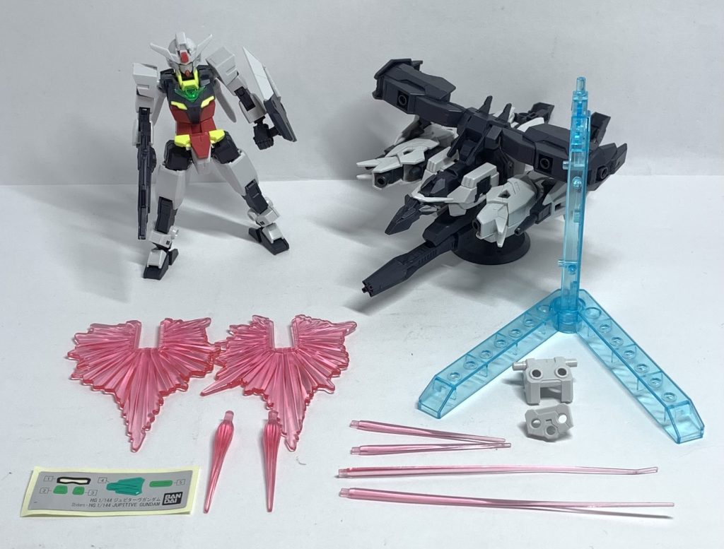 最後に付属品パーツ等。基本的に先に発売されました「HGBD:R アースリィガンダム」がベースとなっています。空間戦闘に特化した高機動型ということでガンダムGP-01 フルバーニアンに少し似たシルエットをしていますね〜！稼働範囲はポリキャップ接続のため、デザイン上の動かしにくい部分はありますが白色が相まって清潔感がある佇まいです！いろんなアーマーがあるので組み合わせると楽しそうですね！◇◇◇ビルドダイバーズ二次小説「陰キャアイドルはGBN〈惑星〉を救いたい。」こちらのつぶやきによる【試し読み】またpixivにて更新中〜！◇◇◇またハーメルン版「陰キャだけどアイドルはじめてGBN〈惑星〉を救う話。」も同様に更新中です〜！面白い！と思ったらお気に入り登録また星による評価などありますと励みになります〜！二次創作にご興味のある方はぜひ〜！