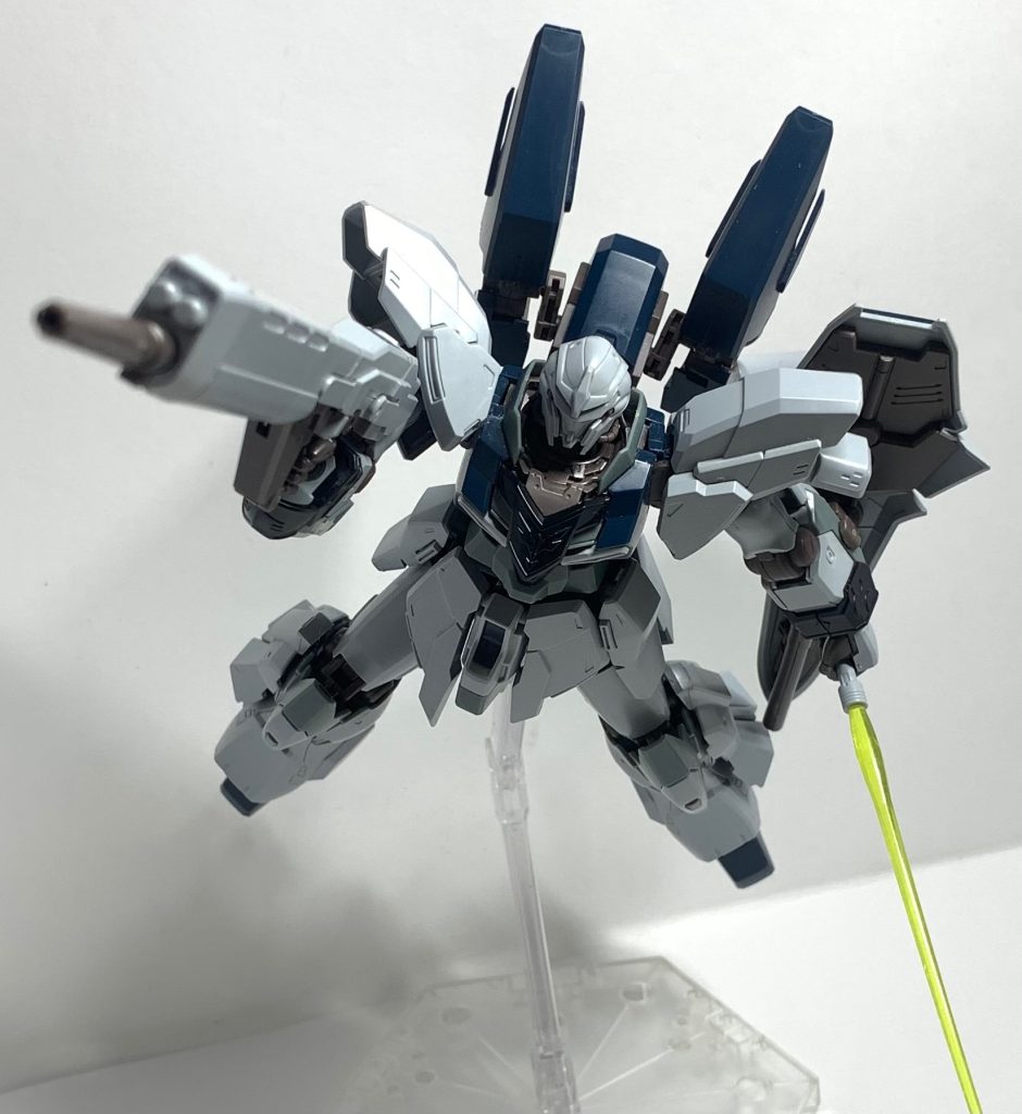 コロニーの街中でナラティブガンダムを追うシーンで
