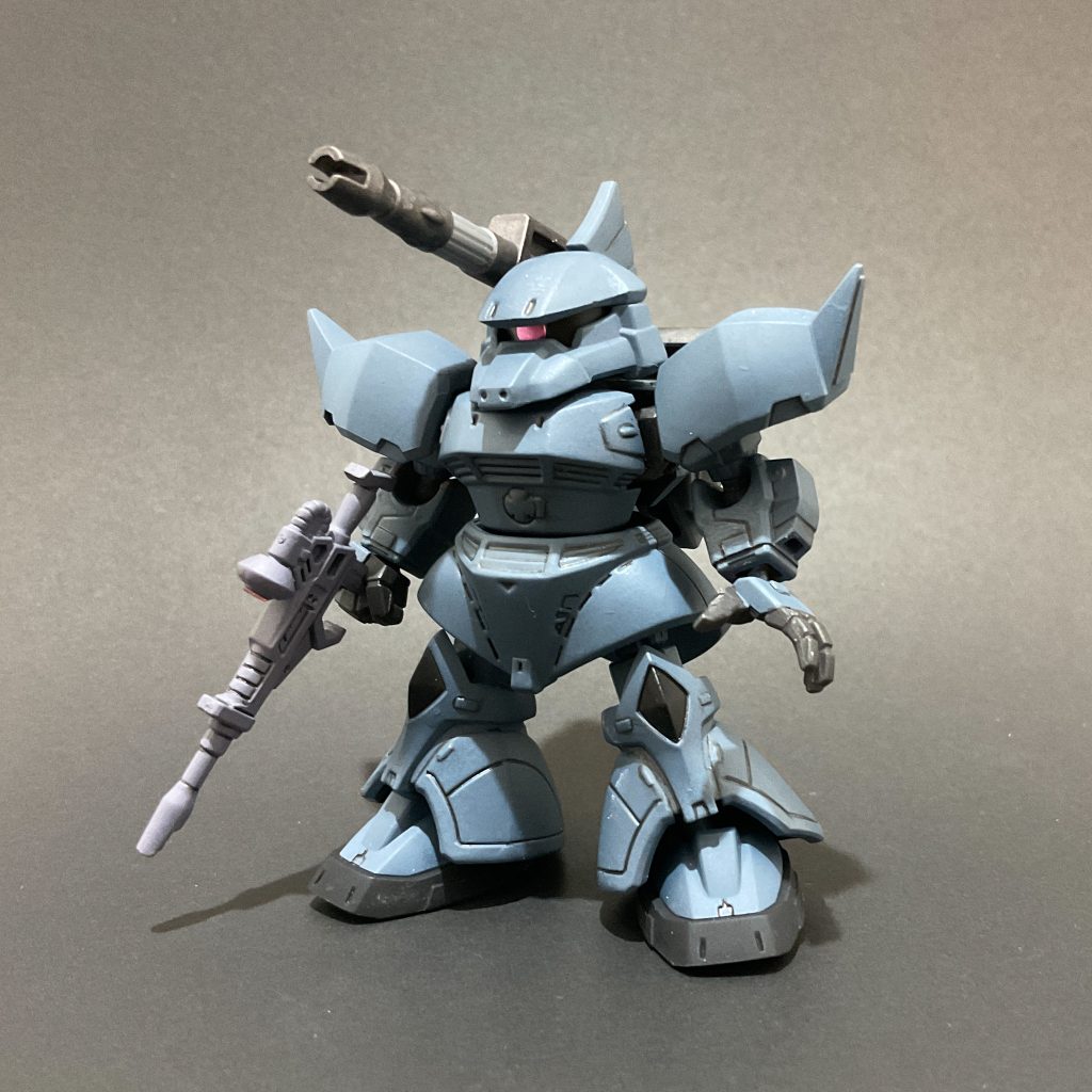 　キャノンパック装備のゲルググです。HTBG2の頃はまだキャノン顔の設定がなかったかもしれないのですが、作例は普通のゲルググ顔だったので改造の手間が省けました（笑）ドム用EXパーツの平手を使っています。