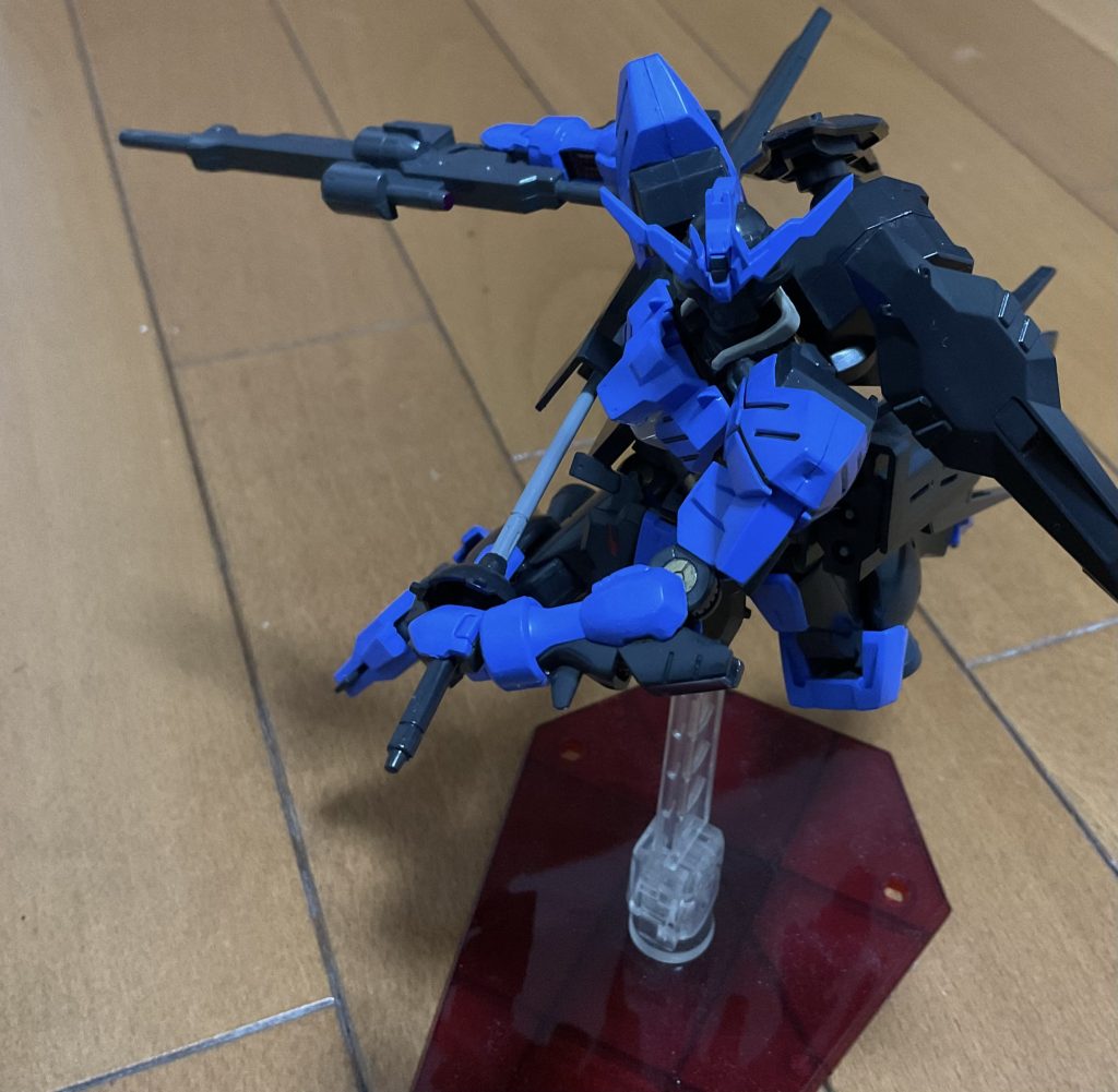 バーストサーベル構えポーズ。