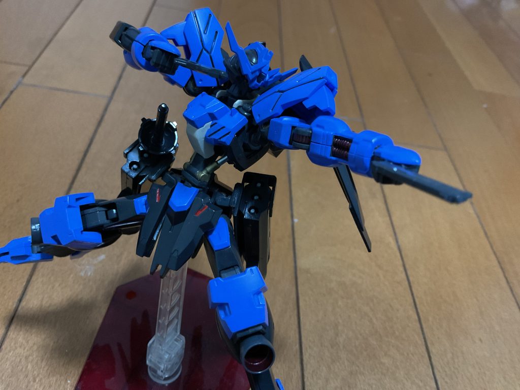 ハンドガン構えポーズ。