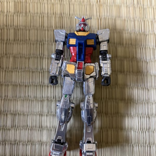 やっと、万博ガンダムは2種類終わった！RGも狙っているところまでは進んだ。後はMGに手を出す勇気・・・・。EGの万博ガンダムと、HG?の万博ガンダム、ほとんど一緒で凄いっす。グラスフェザーはHG?の方がかっこいいので、HG?の方を買うメリットは、そこがポイントかな～。（4枚目）