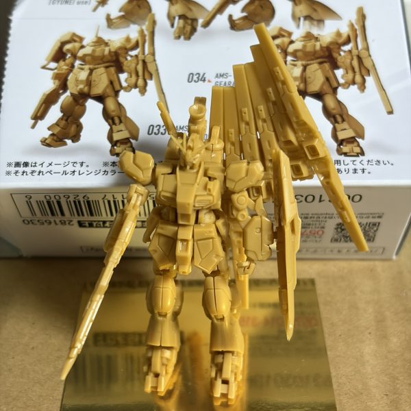 アーティファクトとHG1/144の間の1/288が欲しいと思った！(1/300でも良い！)足と胴体の接続用パーツが全くはまらず、、、、、10回位飛んでいき。探すの諦めたころに出てくるを、繰り返す・・・・久々に接着剤、神！と思った。&nbsp;親指が痛いです！（4枚目）