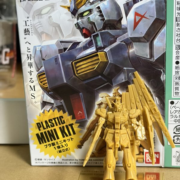 アーティファクトとHG1/144の間の1/288が欲しいと思った！(1/300でも良い！)足と胴体の接続用パーツが全くはまらず、、、、、10回位飛んでいき。探すの諦めたころに出てくるを、繰り返す・・・・久々に接着剤、神！と思った。&nbsp;親指が痛いです！（3枚目）