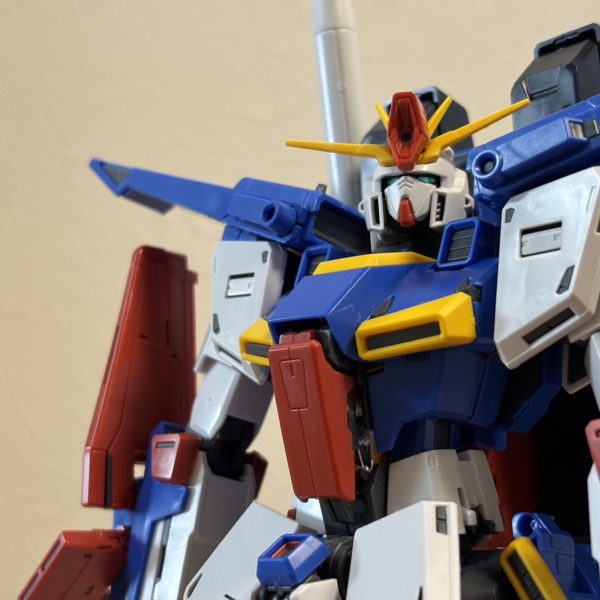 &nbsp;こんにちは|´-`)新人VTuberの【桃栗にに】です！リスナーさんから、こちらで作成中のMS載せてみたら？って助言頂いて…載せてみます！！コア・ファイターが完成してウキウキだったのが嘘のように､組むのが楽しくてあっという間に本体完成したので…みんなに見えもらいたく…！(,,> <,,)&nbsp;今回初めてのMGなのですが、毎週土曜に3時間くらい手元配信で組んでて…MGが、好きみたいです！大きくて組みやすい！沢山あるランナーから部品見付けて、組んでくのが楽しくて楽しくて…♡♡&nbsp;コア・ファイターの入口？ちゃんと閉まってなああああああい！！ご愛嬌でお願いします(⋆ᴗ͈ˬᴗ͈)”（2枚目）