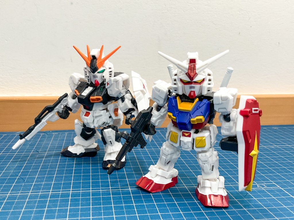 　ガンダムとνガンダムはモビジョ初期（2022年）のキットです。