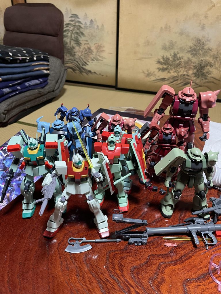 作品名：短い期間で金使いすぎた😅<p>2月に初めてガンプラを買い、気付いたらこんなに作ってました‥。 塗料や工具など合わせると五万以上飛んでる💸 なのに毎週のように再販情報みて次買うキット探してる‥。 これはガンプラ沼にハマって抜けれないやつですか？😂</p>
