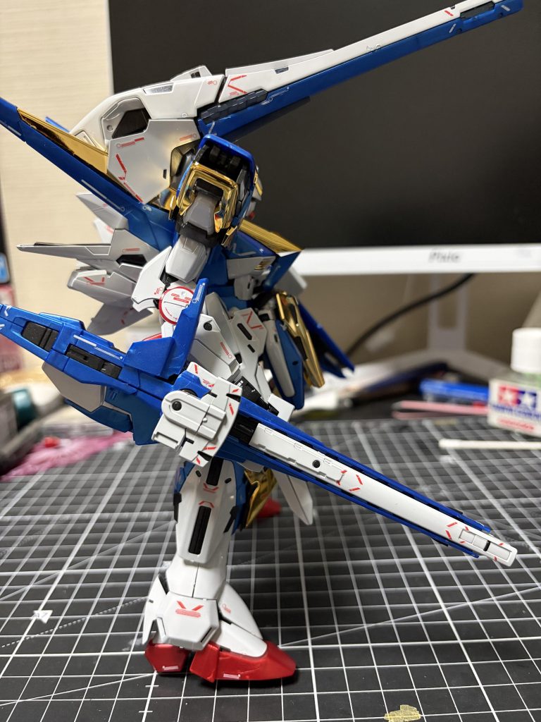 V2アサルトバスターガンダム（チタニウムフィニッシュ）–2枚目/制作者：BERLIOZ