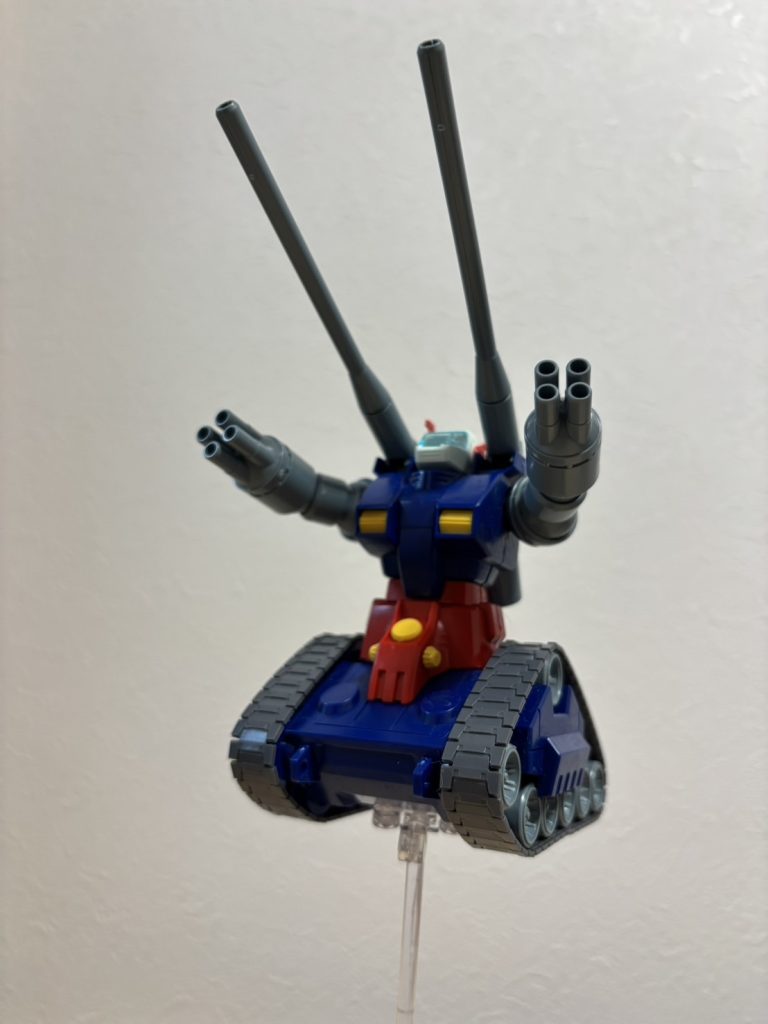 キャタピラ付いてるのに宇宙空間でどう活かせとー！！なガンタンク