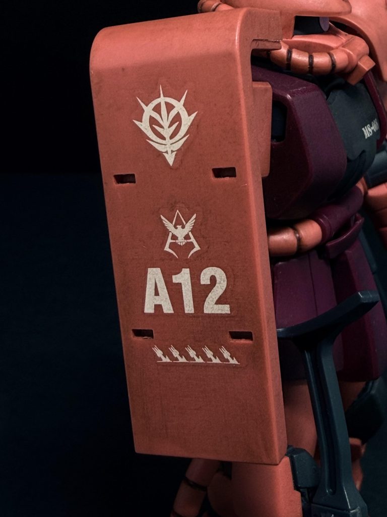 水転写デカールも初めてでした。どこに貼るとカッコよくなるのか、未だにわかっていません。