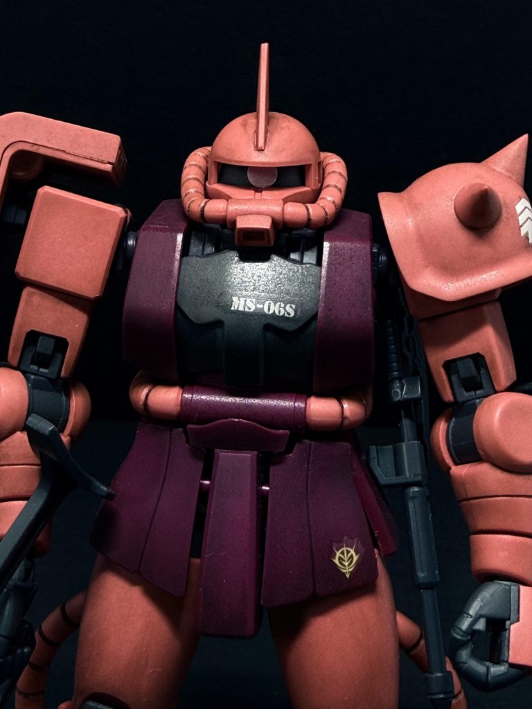 バストアップ。トップコートの吹き方がわからず、所々ザラが出てしまっています。