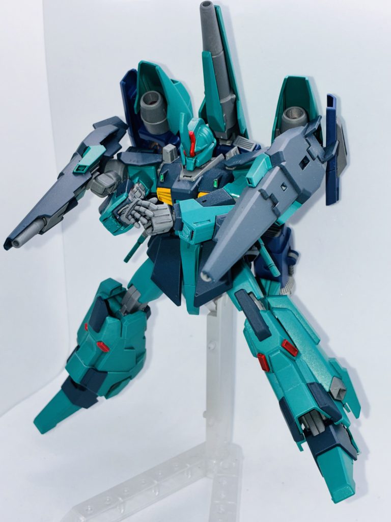 フルチャージ式は反動が大きいため、それを機体ごと抑止する必要があるので停止射撃に限定されてしまうが、その分威力は期待できる。