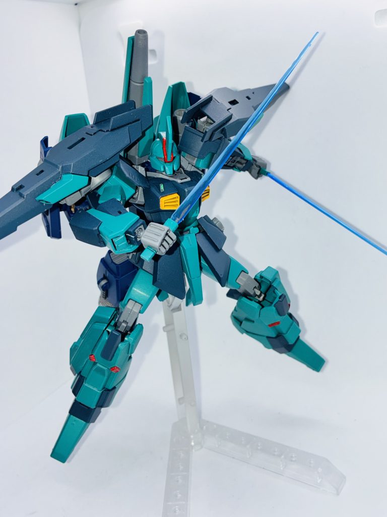 ビームサーベルもギャプランを意識して青カラーにしました。