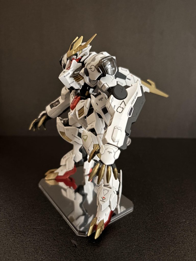 左側爪はマーカー直塗りなので果たして自分に塗れるのかとドキドキしながら塗りました笑なんとかはなった気がします(gundam-kao5)