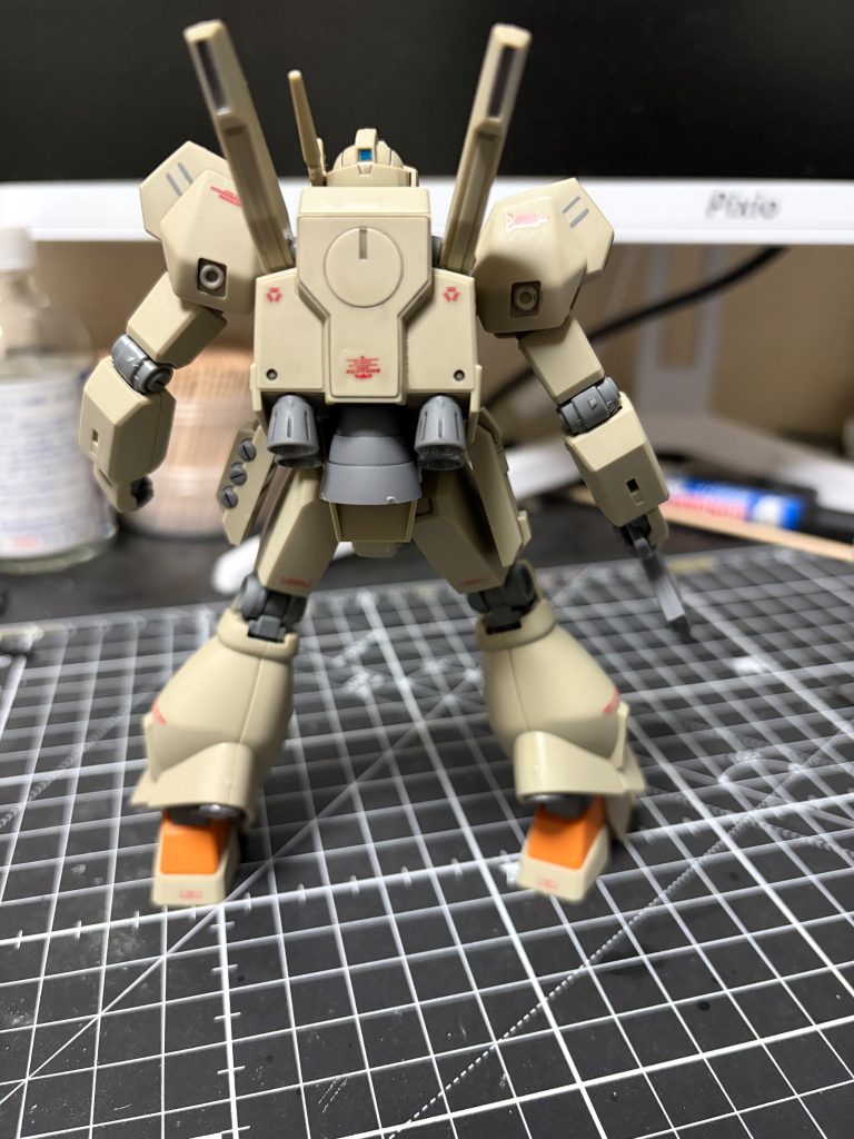変わらずデカールでディテールUP見えないけどバーニアの中も色塗ってます