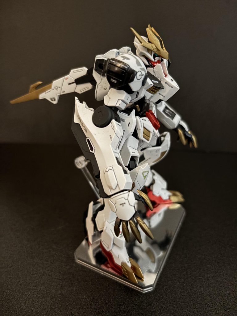 右側レクスの太い前腕カッコいいですよね✨ガンダムマーカーにトップコートは基本ダメそうですが、なんとかならんこともない(主観)色と絶対ダメ(大幅に変色するもの)とあり試していくと学びになりますね(gundam-kao9)