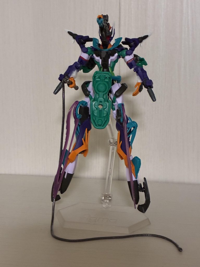 作品名：ジフレドを組み替えました。<p>メダロット風の腕がこだわりです。 だいたいジフレド一体と、セリアの商品少し、ボールデンアームズのボールジョイント3個で作りました。鞭はネットで買ったもの。</p>
