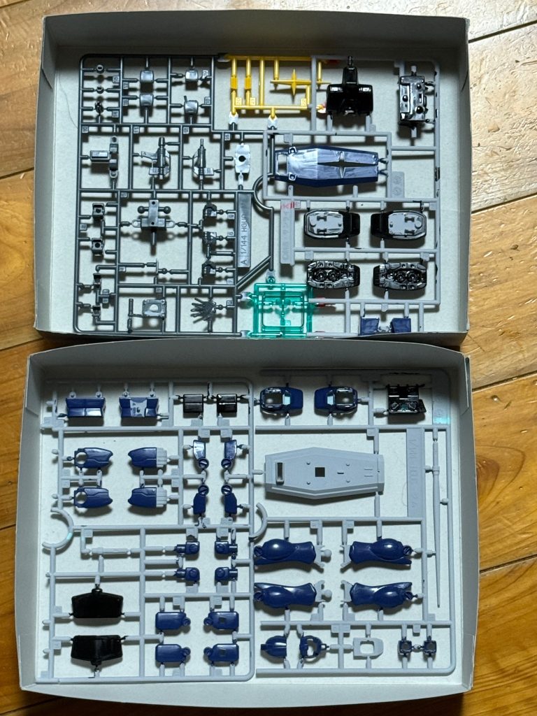 制作工程２ティターンズブルーとブラックで筆塗り