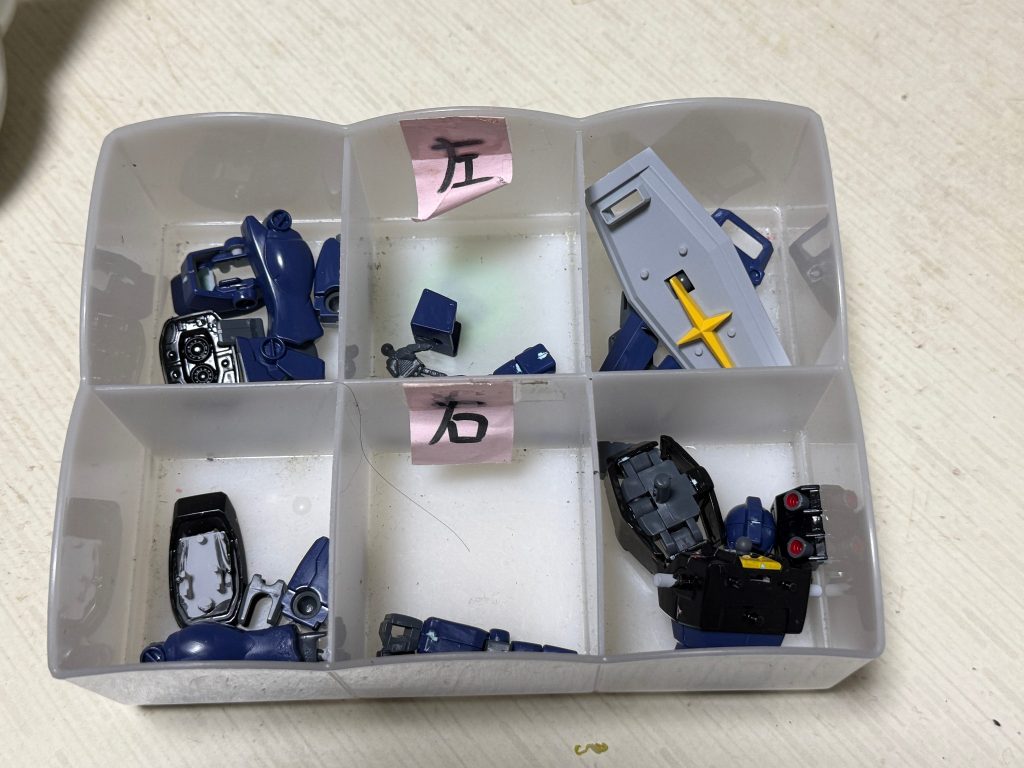 制作工程３ゲート跡を塗装するため、可能な組み立てを行い、追加塗装後、軽めにデカール貼りました。